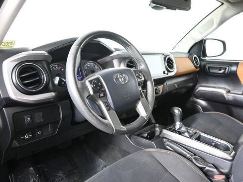 Used 2020 Toyota Tacoma SR5 AWD/4WD image 22