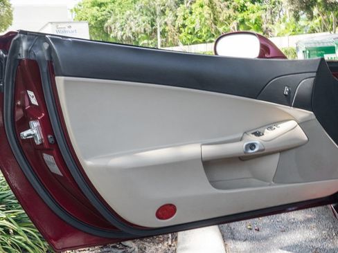 Used 2007 Chevrolet Corvette Convertible w/ Performance Package RWD image 24