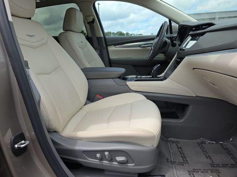 Used 2022 Cadillac XT5 Premium Luxury w/ Technology Package FWD image 15