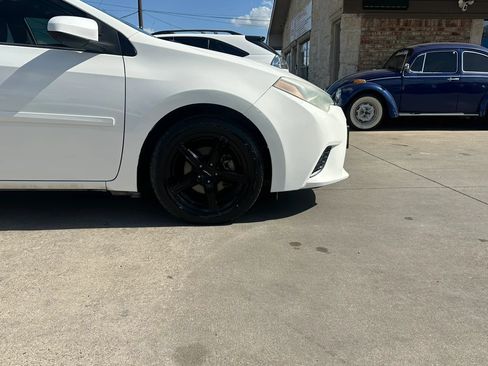 Used 2014 Toyota Corolla LE FWD image 16