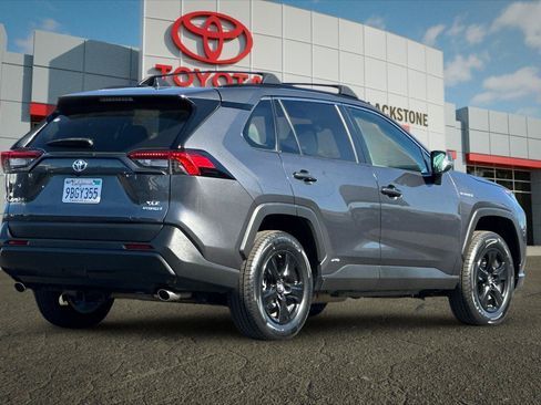 Certified 2020 Toyota RAV4 XLE w/ Convenience Package AWD/4WD image 3