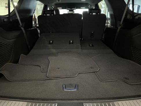 Used 2023 Chevrolet Suburban Premier image 25