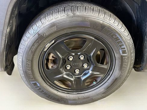 Used 2018 Jeep Renegade Sport w/ Power & Air Group image 37