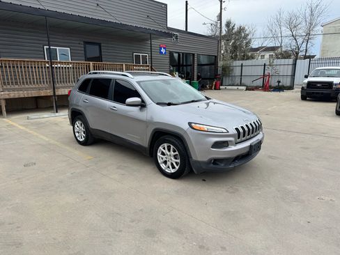 Used 2016 Jeep Cherokee Latitude w/ Safety/Convenience Group image 10