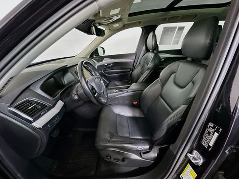Used 2021 Volvo XC90 T5 Momentum w/ Protection Package Premier image 13