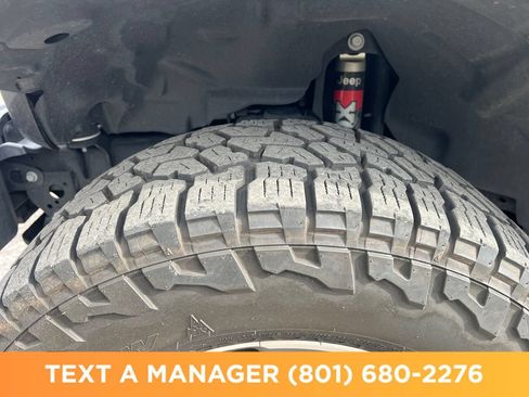 Used 2022 Jeep Gladiator Rubicon AWD/4WD image 10