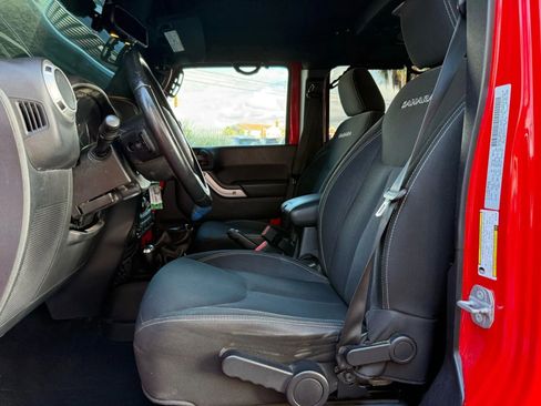 Used 2016 Jeep Wrangler Unlimited Sahara w/ Connectivity Group image 41