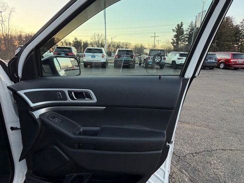 Used 2015 Ford Explorer XLT w/ Equipment Group 202B image 21