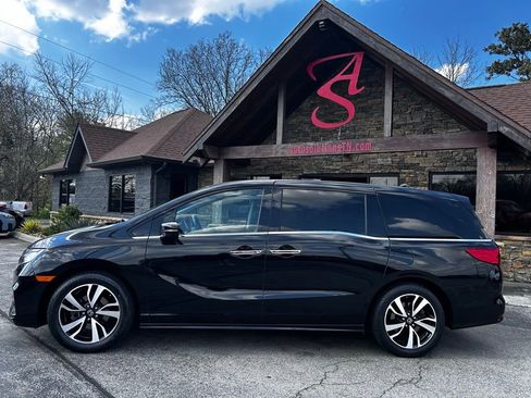 Used 2020 Honda Odyssey Elite image 2