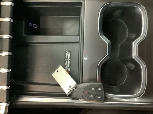 Used 2025 GMC Acadia Elevation FWD image 21