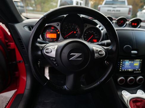 Used 2017 Nissan 370Z Coupe RWD image 20