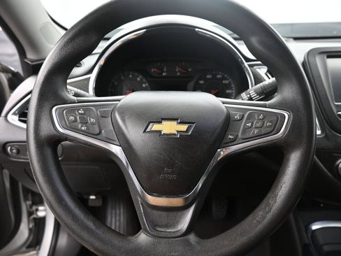 Used 2018 Chevrolet Malibu LT FWD image 13