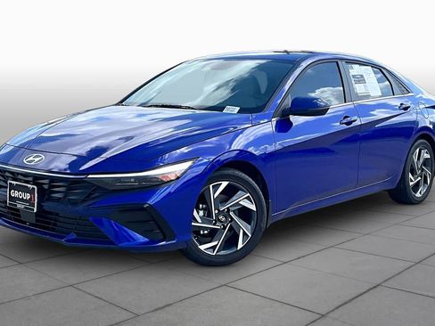 Certified 2025 Hyundai Elantra Limited FWD image 1
