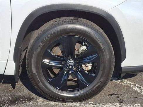 Certified 2025 Toyota Highlander XLE AWD/4WD image 28