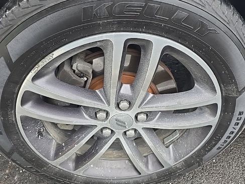 Used 2019 Dodge Charger SXT w/ Cold Weather Package image 5