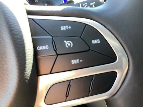 Used 2023 Chrysler Voyager LX FWD image 18
