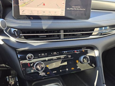 Certified 2025 INFINITI QX60 Luxe w/ Black Edition image 24