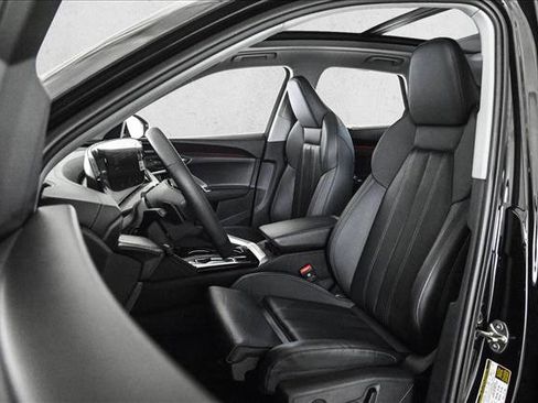 New 2025 Audi Q5 Premium Plus image 17