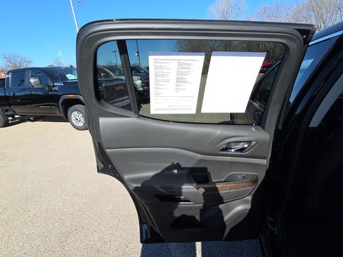 Used 2023 GMC Acadia Denali w/ Black Diamond Edition image 27