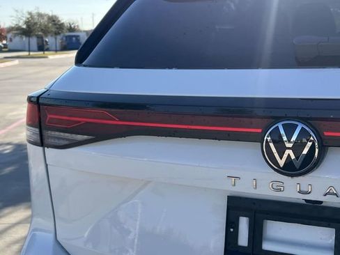 New 2026 Volkswagen Tiguan SE image 5