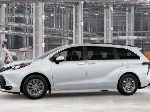 New 2026 Toyota Sienna XLE FWD image 5