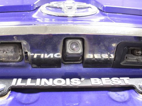 Used 2016 Toyota Camry XSE image 12