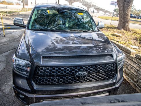 Used 2021 Toyota Tundra Platinum image 4