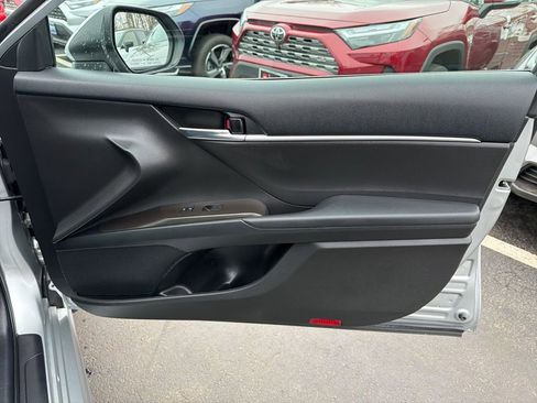 Used 2023 Toyota Camry SE image 9