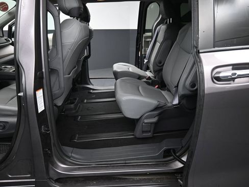 Used 2021 Toyota Sienna XLE FWD image 25