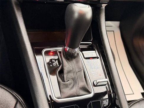 Used 2024 Jeep Compass Limited image 17