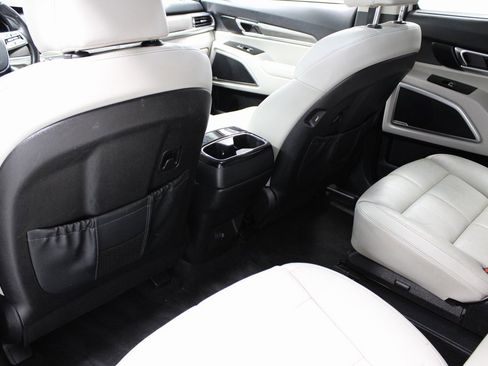 Used 2022 Kia Telluride EX w/ EX Premium Package image 22