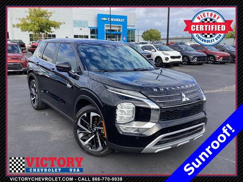 Used 2023 Mitsubishi Outlander SE image 1