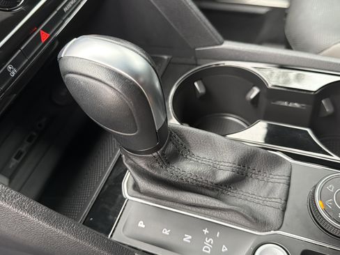 Used 2020 Volkswagen Atlas Cross Sport SEL Premium image 38