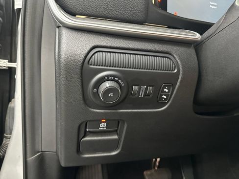 Used 2024 Jeep Wagoneer L Series II w/ Flexible Seating Group AWD/4WD image 34
