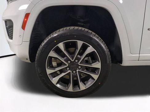 Certified 2022 Jeep Grand Cherokee L Overland w/ Luxury Tech Group IV AWD/4WD image 11