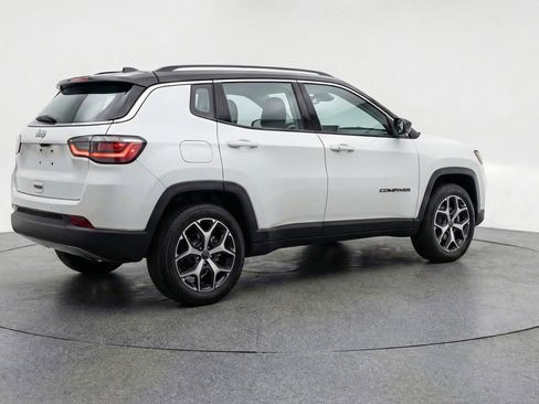 Used 2025 Jeep Compass Limited AWD/4WD image 7