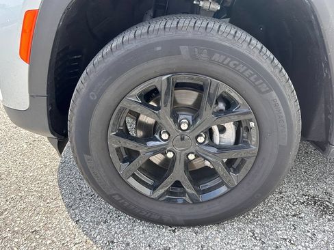 Used 2025 Jeep Grand Cherokee Altitude AWD/4WD image 51