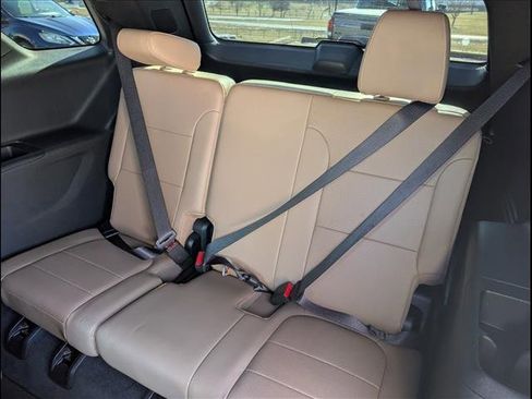 Used 2023 Chevrolet Traverse Premier image 11