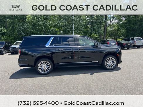 Used 2023 Cadillac Escalade ESV Premium Luxury AWD/4WD image 4