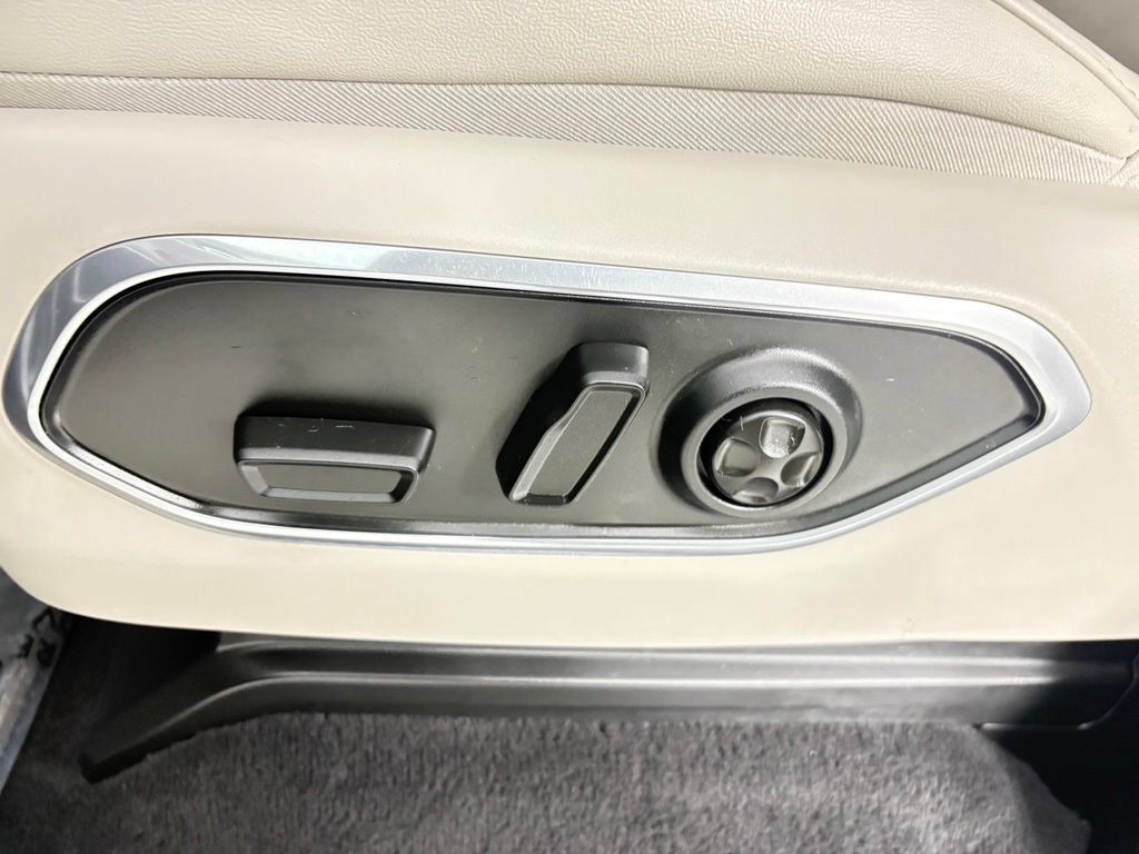 Used 2023 Jeep Wagoneer 4WD w/ Premium Group I image 22