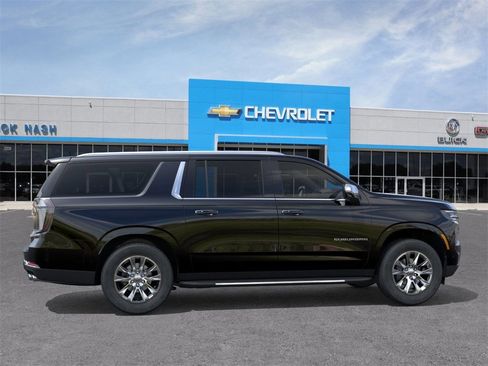 New 2026 Chevrolet Suburban Premier image 5