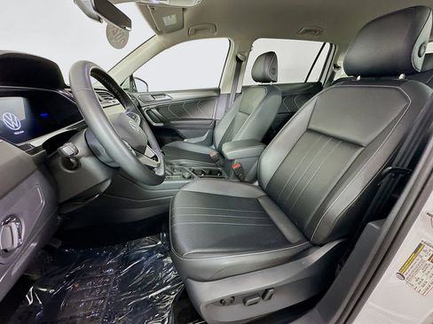 Used 2024 Volkswagen Tiguan SE image 28