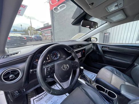 Used 2018 Toyota Corolla SE w/ Carpet Mat Package (TMS) FWD image 9