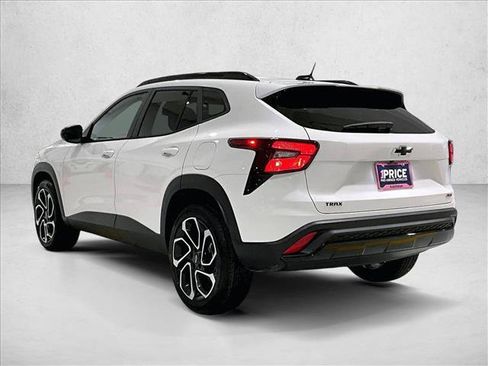 Used 2026 Chevrolet Trax RS FWD image 13