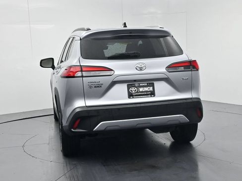 Used 2025 Toyota Corolla Cross XLE FWD image 6