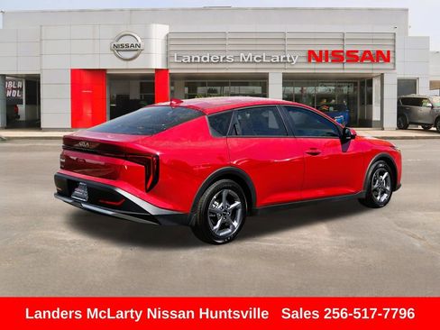 Used 2025 Kia K4 LXS image 3