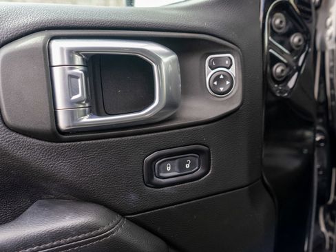 Used 2022 Jeep Wrangler Unlimited Sahara AWD/4WD image 15
