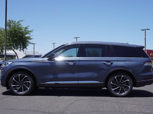 Used 2021 Lincoln Aviator Reserve w/ Equipment Group 202A AWD/4WD image 2