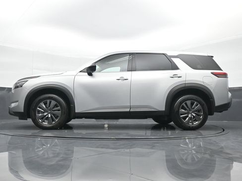 Used 2024 Nissan Pathfinder S image 18