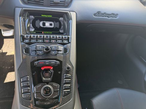 Used 2018 Lamborghini Aventador S image 17